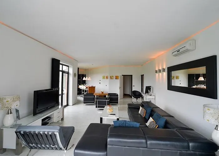 Aurora 빌라 레사